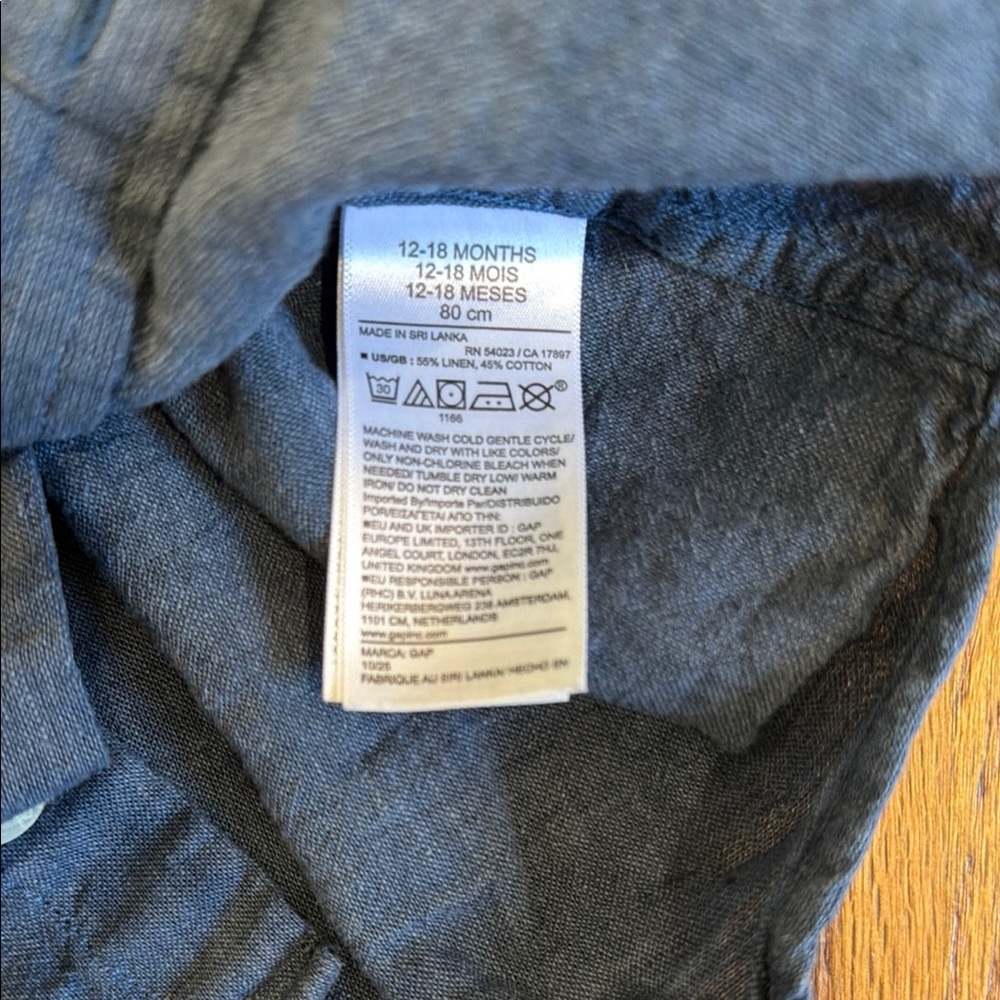 Baby GAP linen button down 12-18 months - Picture 3 of 3